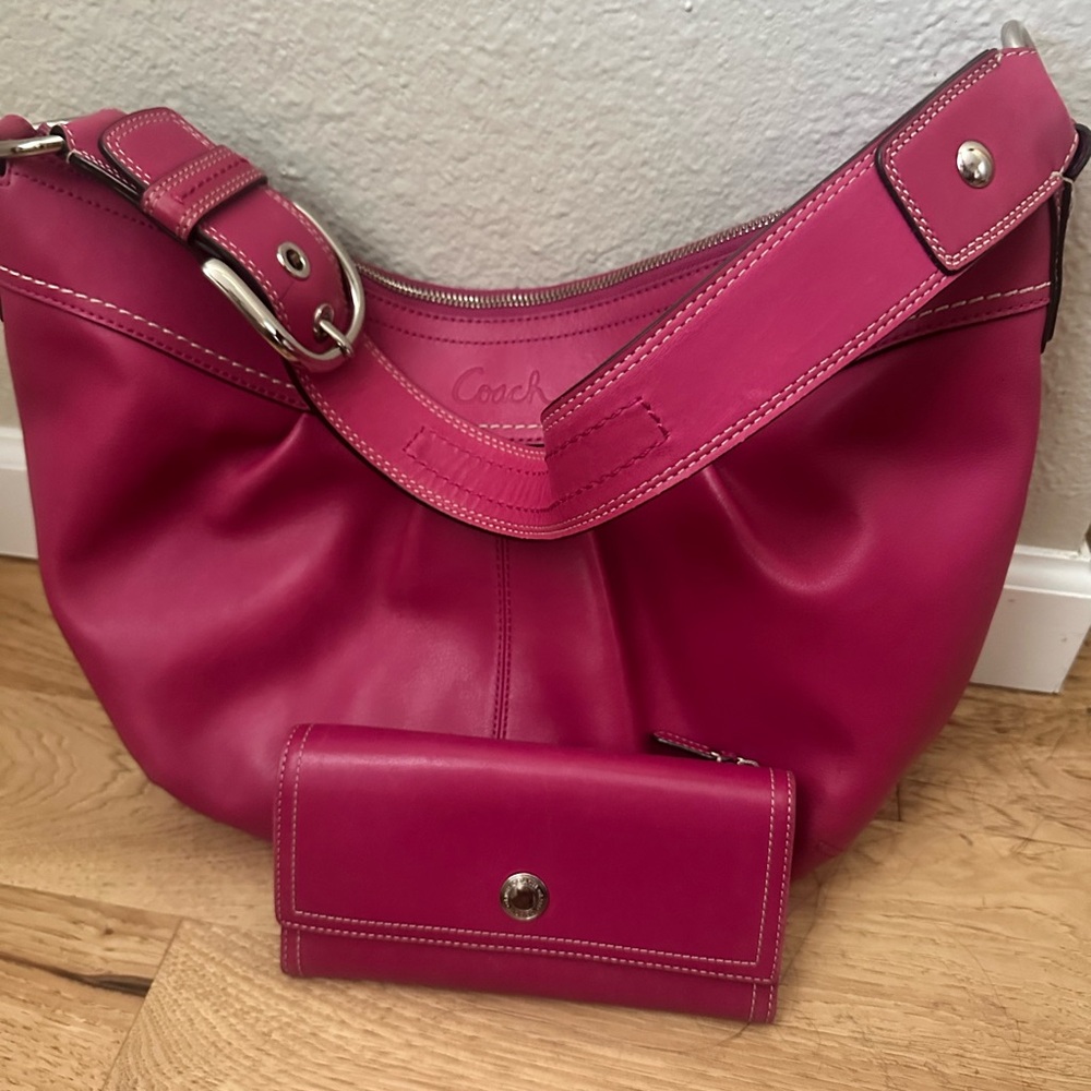 Coach soho Fuchsia Leather Shoulder Bag with matching wallet